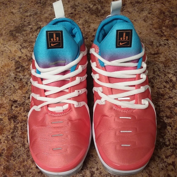 Nike Shoes - womem's nike vapor max plus size 7